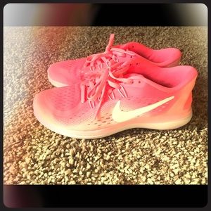 Nike Flex 2017 RUN Women's Sneaker